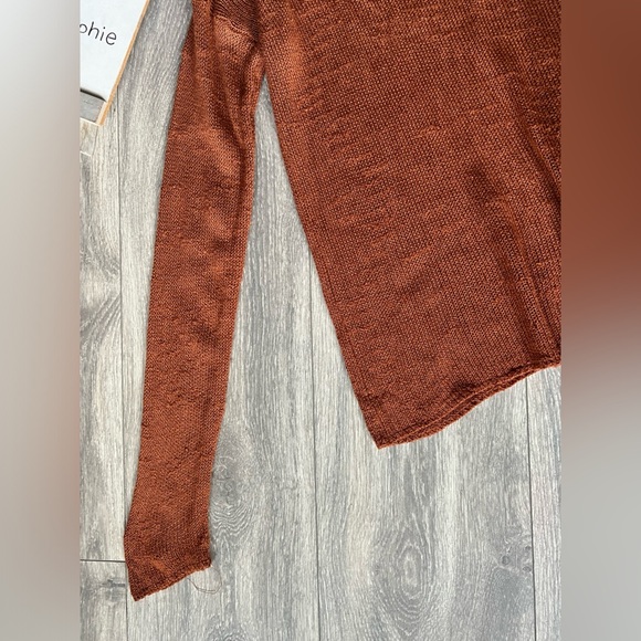 Forever 21 lightweight v-neck long sleeve semi open knit sweater top. Size S - Picture 3 of 6